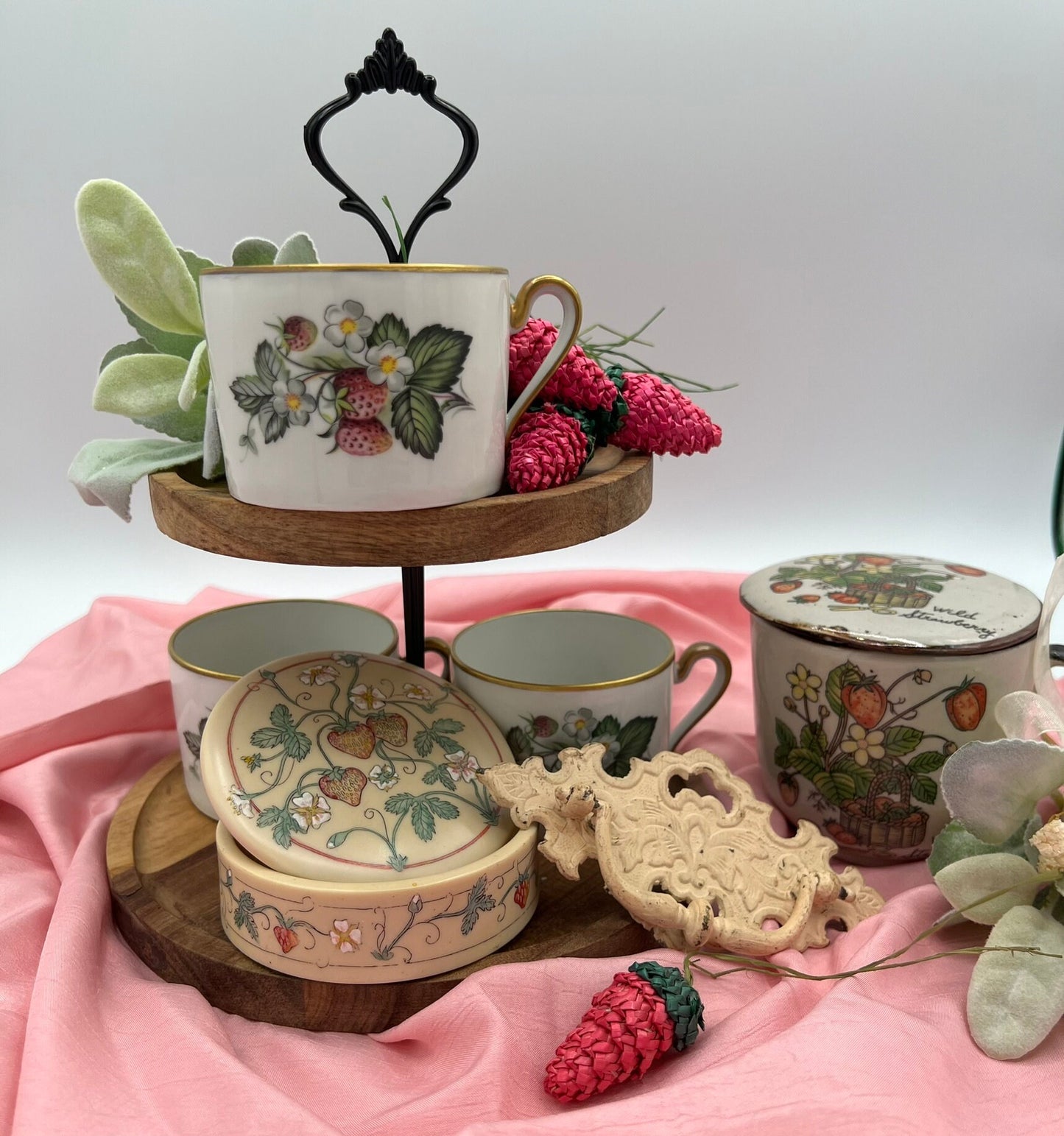 Strawberry Kitchen, Limoges Strawberry Teacups, Vintage Strawberry, Vintage Teatime, Vintage Teacups